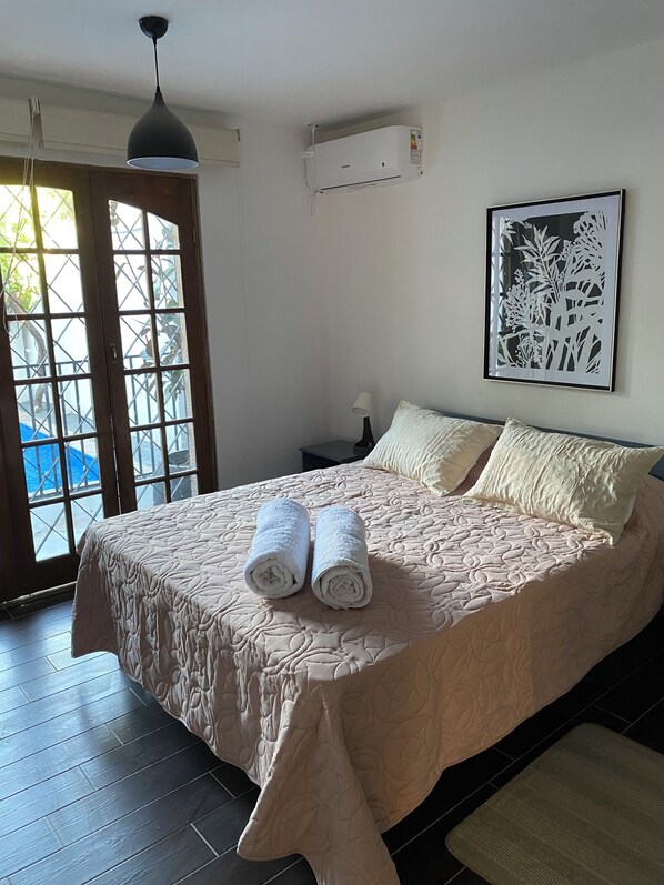 6 bedrooms, travel cot, WiFi, bed sheets