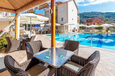 Elena Hotel Apartments