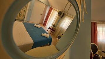 Classic Quadruple Room, Balcony | In-room safe, soundproofing, free WiFi