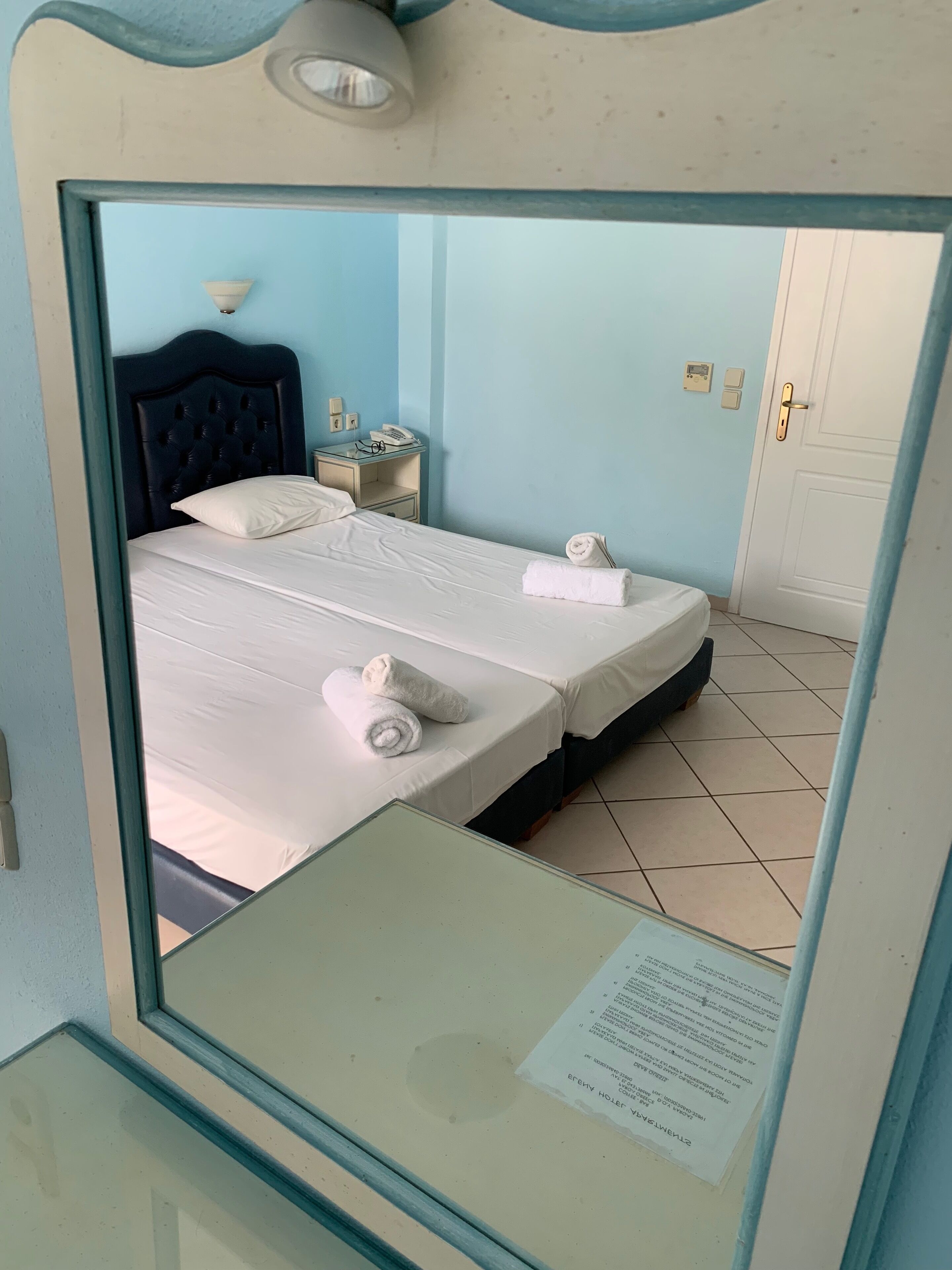 Caja de seguridad en la habitación y sistema de insonorización 