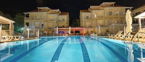 Seasonal outdoor pool