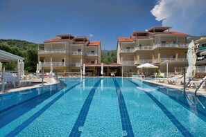 Seasonal outdoor pool - Elena Hotel Apartments (Parga)