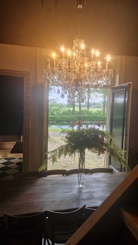 The Golden Moment.... Magical luxury vacation home by the green water