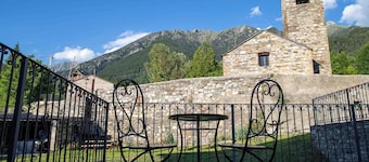 Rural House with authentic apartments 1.340m, with garden, bbq and terrace