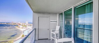 Spectacular 12th floor views of Pensacola Bay- TT12D