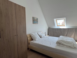 3 bedrooms, iron/ironing board, WiFi