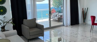 Fabulous ocean view in centrally located apartment
