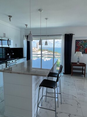 Fridge, microwave, oven, coffee/tea maker