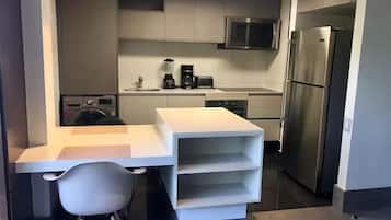 Apartment, City View | Private kitchen