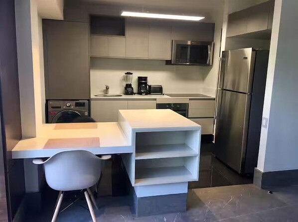 Apartment, City View | Private kitchen