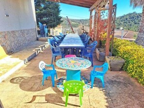 Outdoor dining - Home in Mas Altaba · 6 bedrooms · 9 beds · 3 baths (Mas Altaba)