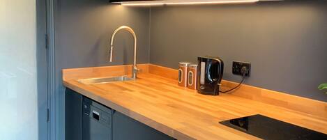 Oven, stovetop, dishwasher