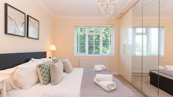 4 bedrooms, iron/ironing board, free WiFi, bed sheets