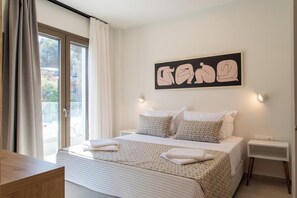 3 chambres, fer et planche à repasser, Wi-Fi, draps fournis