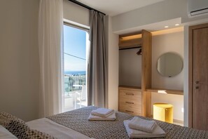 3 chambres, fer et planche à repasser, Wi-Fi, draps fournis