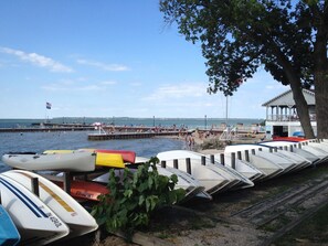 Marina - Charming 3-bedroom, 2-bath cottage with AC in Lakeside near Hoover Auditorium (Lakeside)