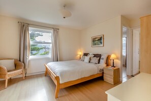 6 bedrooms, iron/ironing board, travel cot, free WiFi