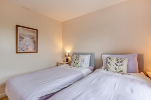 6 bedrooms, iron/ironing board, free WiFi, bed sheets
