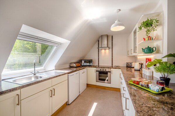 Fridge, microwave, oven, dishwasher