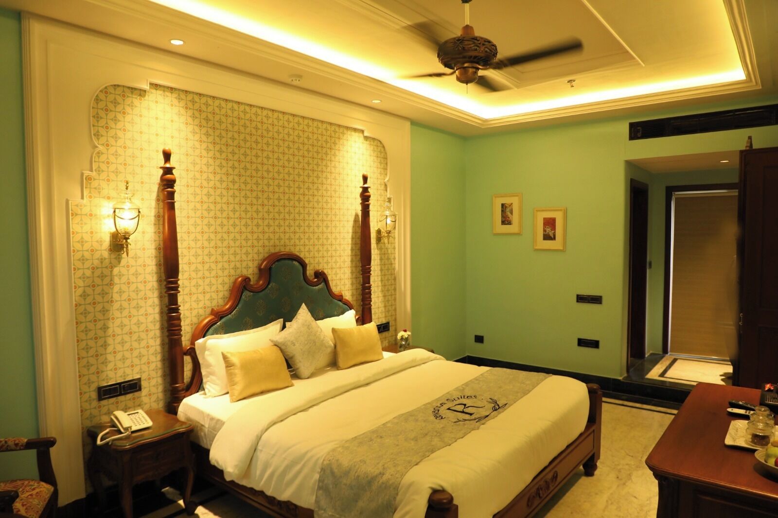 Habitación doble superior, 1 cama King size, vista a la ciudad | Caja de seguridad en la habitación y wifi gratis 