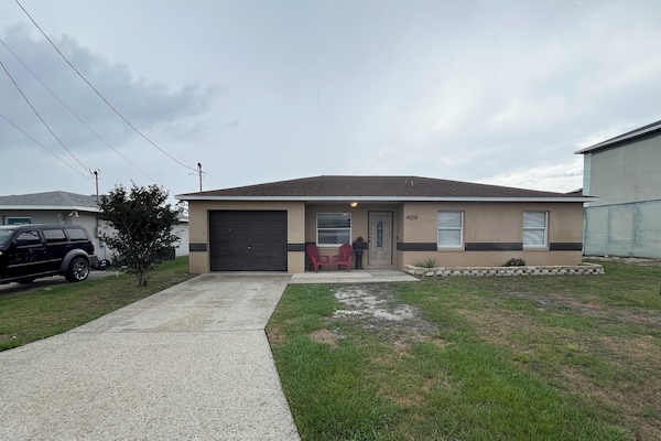 Luxury House, 3 Bedrooms, Garden View | Premium bedding, blackout drapes, iron/ironing board, WiFi (free)