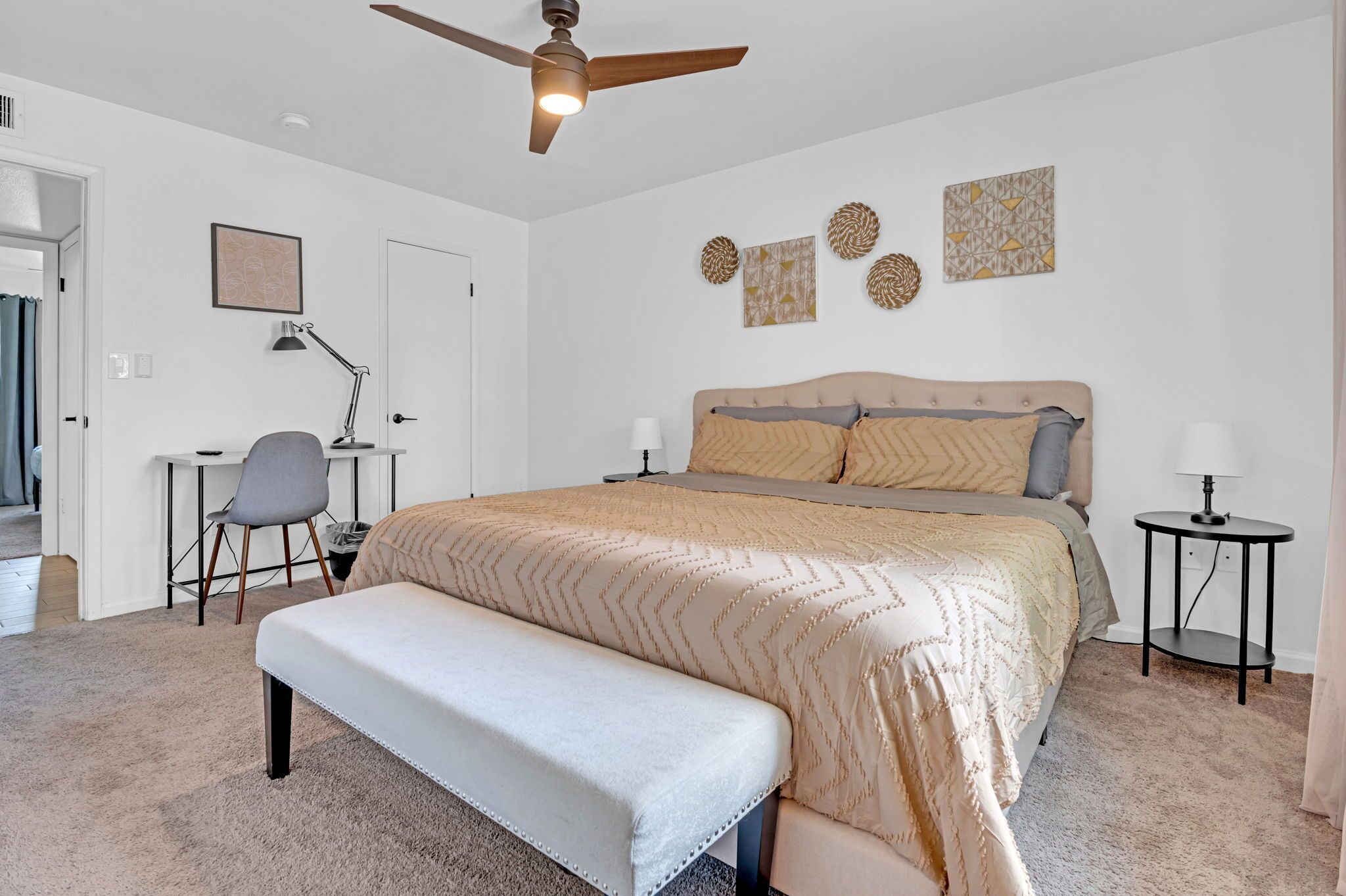 4 bedrooms, desk, iron/ironing board, free WiFi