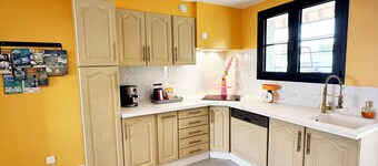 La Maison Castor | Swimming pool and billiards