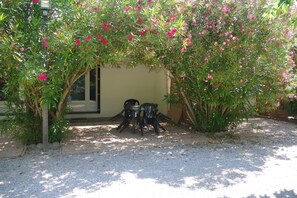 Terrace/patio - Holiday home in a quiet private park in Valras-Plage (Sérignan)
