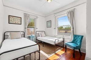 3 bedrooms, desk, iron/ironing board, free WiFi