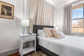 3 habitaciones, escritorio, tabla de planchar con plancha y wifi gratis 