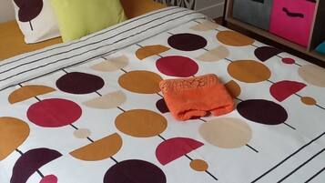 3 bedrooms, iron/ironing board, bed sheets