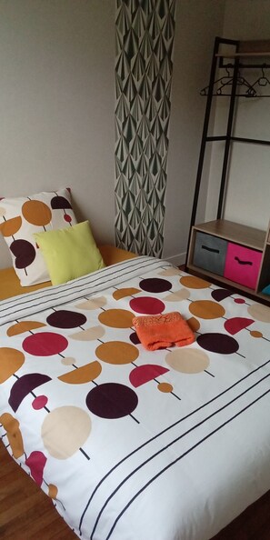 3 bedrooms, iron/ironing board, bed sheets