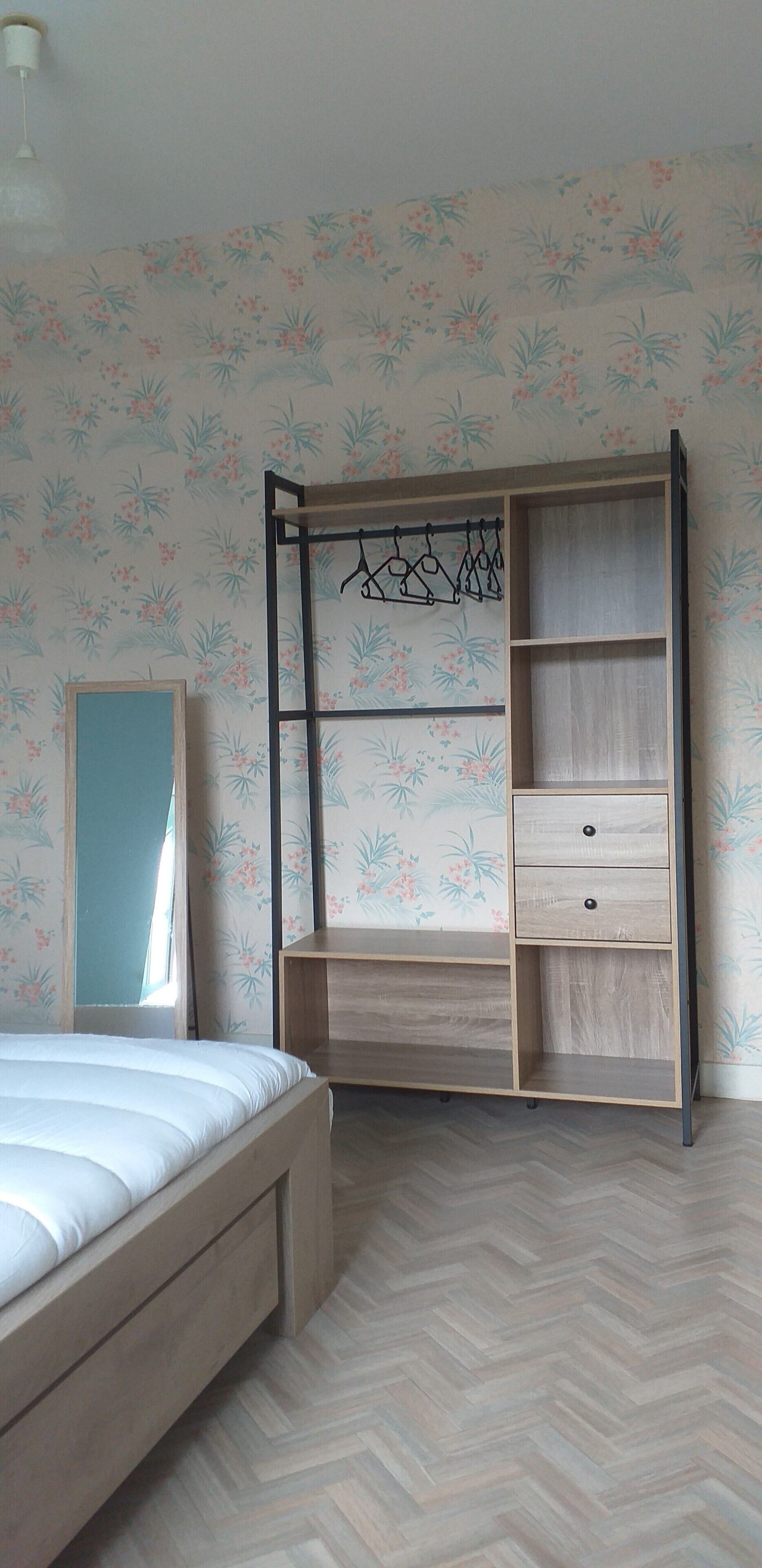 3 bedrooms, iron/ironing board, bed sheets