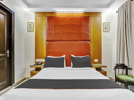 Deluxe Double Room | Desk, laptop workspace, blackout drapes, soundproofing