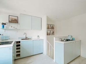 Mikrowelle, Ofen, Herdplatte, Geschirrspüler