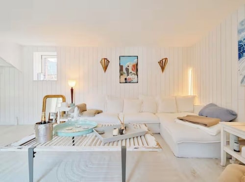 Charming town house in the heart of Saint-Briac, walking distance to beaches