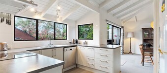 Waiake Family Retreat - Auckland Holiday Home