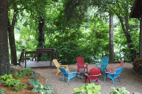 Terrace/patio. Beautiful cedar cabin right on the Whiteriver