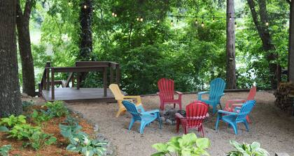 Beautiful cedar cabin right on the Whiteriver