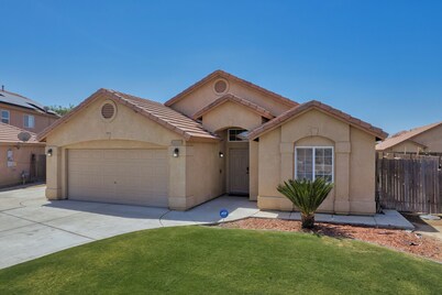 Spacious Home Right off 99 Fwy