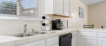 Spacious Home Right off 99 Fwy