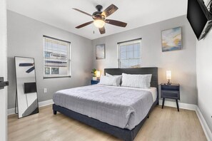 3 bedrooms, desk, iron/ironing board, free WiFi