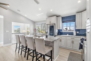 Fridge, microwave, oven, stovetop - Beachy Breeze in Madeira Beach! (Madeira Beach)