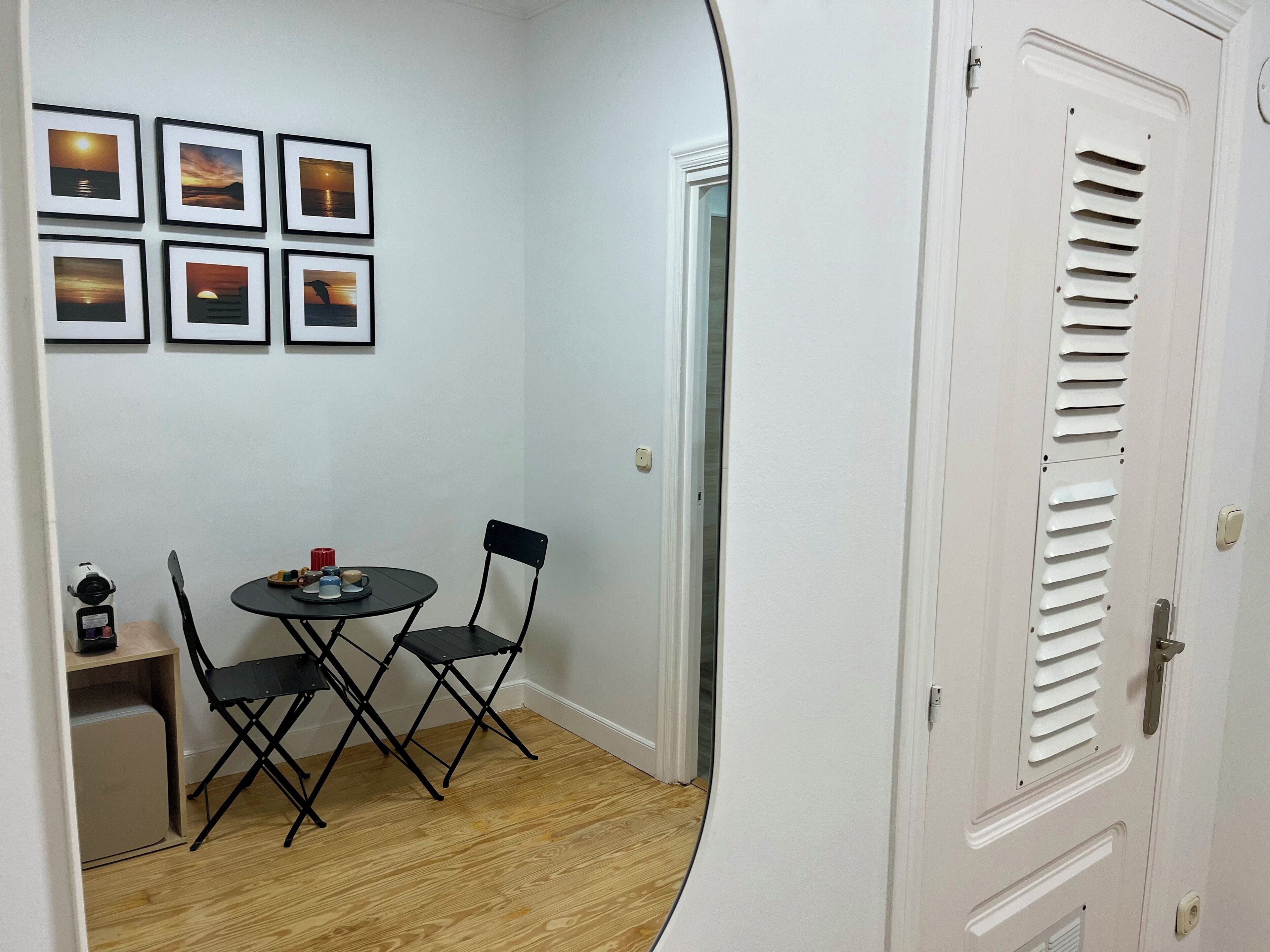 Quarto casal ou duplo econômico, vista para a cidade | Espaço de trabalho para notebook, Wi-Fi de cortesia, roupa de cama