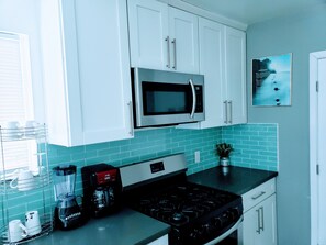 Kjøleskap, mikrobølgeovn og oppvaskmaskin