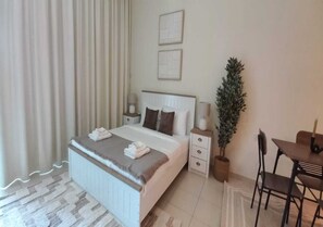 Comfort appartement, uitzicht op kanaal | Geluiddichte muren, een strijkplank/strijkijzer, gratis wifi