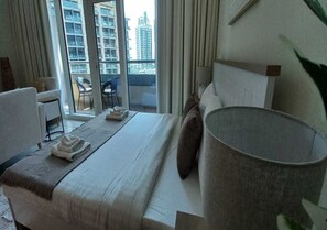 Comfort Apartment, Canal View | Soundproofing, iron/ironing board, free WiFi - Bay Square 9 Canal View Modern studio (Dubai)