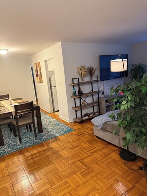 Televisie en een open haard