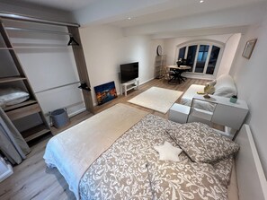 1 habitación, tabla de planchar con plancha, wifi y ropa de cama 