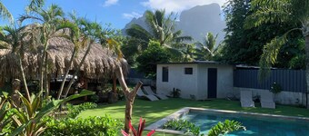 Chic 1-bedroom apartment with pool, WiFi, AC in Povai Bay near Matira Beach